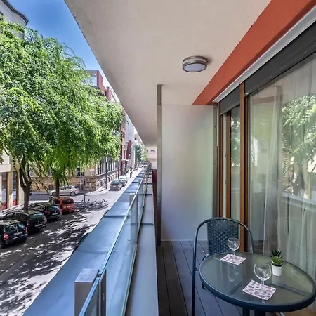 Apartmán & Cozy With Two Balconies
