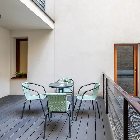 Apartmán & Cozy With Two Balconies