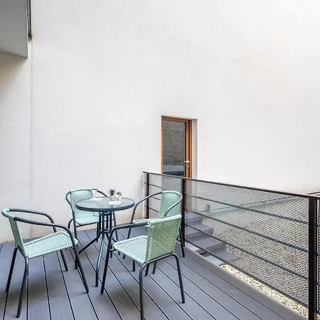 Apartmán & Cozy With Two Balconies Budapešť
