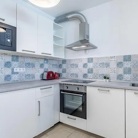 Apartament & Cozy With Two Balconies