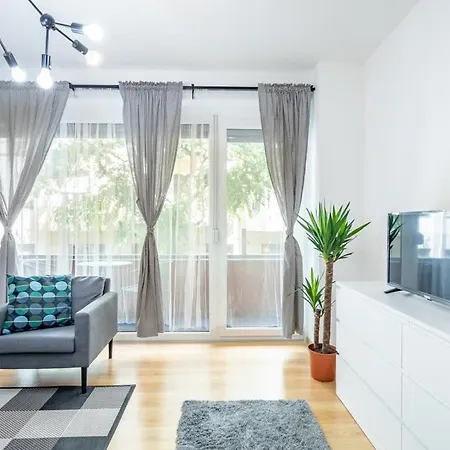 & Cozy With Two Balconies Apartament