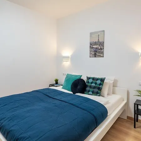 & Cozy With Two Balconies Apartament *
